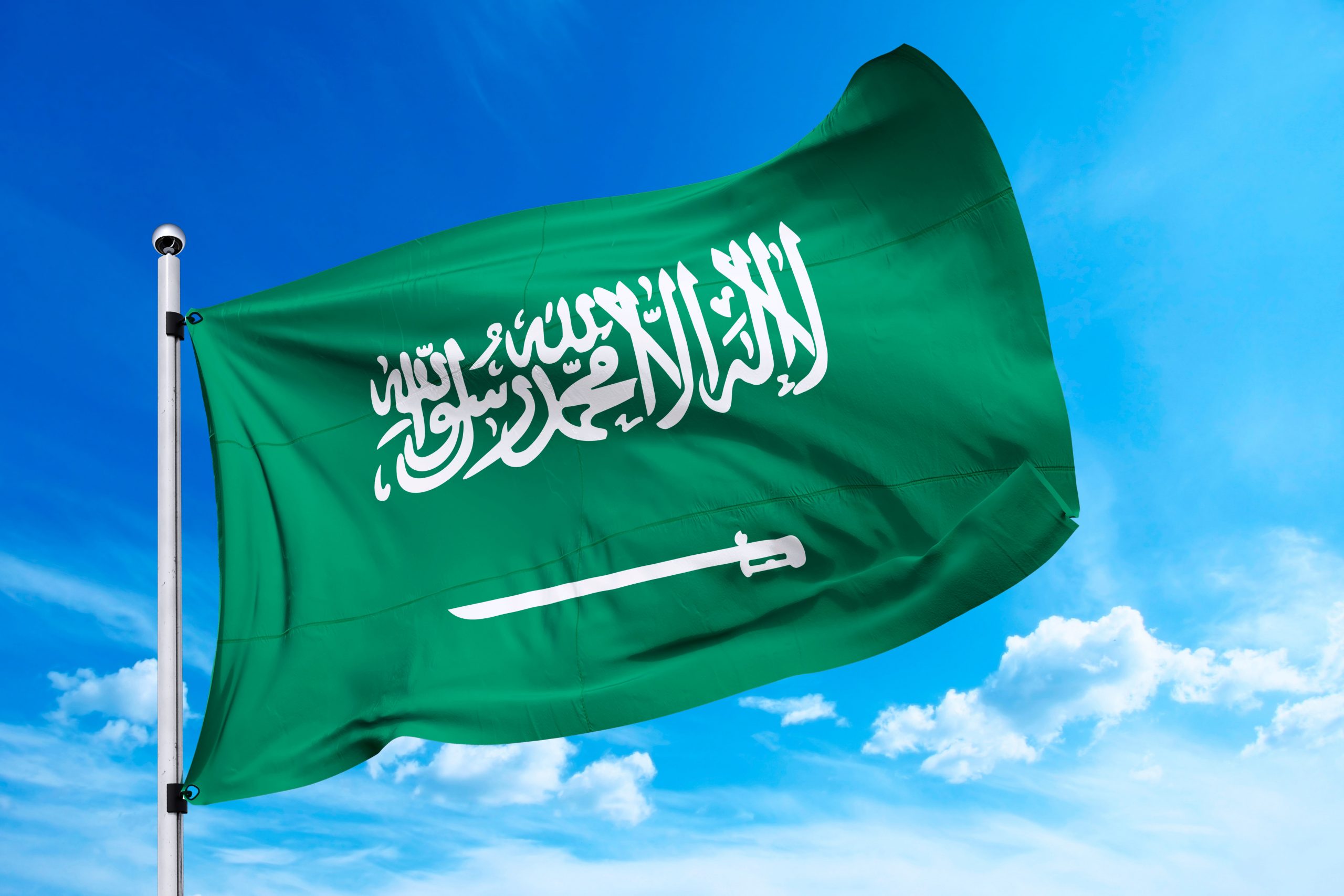علم السعوديه يرفرف